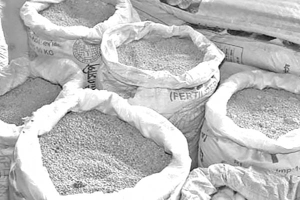 সার বাজারে সিন্ডিকেট, বিপাকে কৃষক