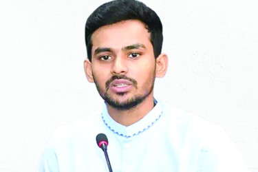 দেশ মেধাহীন করতে হাদির ওপর হামলা