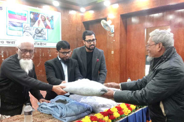 চাঁপাইনবাবগঞ্জে প্রবীণদের মাঝে কম্বল বিতরণ