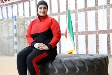 ১০০ কেজি ওজন নিয়ে প্ল্যাঙ্ক করে বিশ্বরেকর্ড ইরানি নারীর