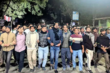 উপ-উপাচার্যের বিতর্কিত মন্তব্যের প্রতিবাদে চবি ছাত্রদলের বিক্ষোভ