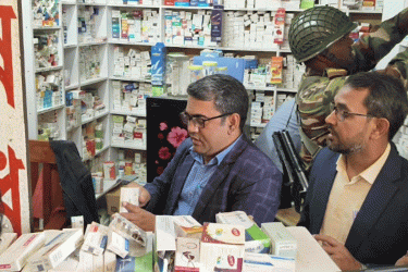 গাংনীতে তিন প্রতিষ্ঠানকে দেড় লক্ষাধিক টাকা জরিমানা