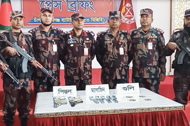 দেশে অস্থিরতা সৃষ্টির উদ্দেশ্যে ভারত থেকে আনা পিস্তুল-গুলি জব্দ