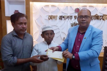 হবিগঞ্জে সংকটাপন্ন জুলাই যোদ্ধার পাশে জেলা প্রশাসক