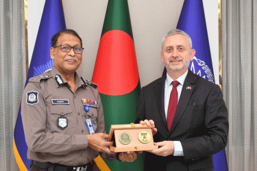আইজিপির সঙ্গে ইউরোপীয় ইউনিয়নের রাষ্ট্রদূতের সৌজন্য সাক্ষাৎ