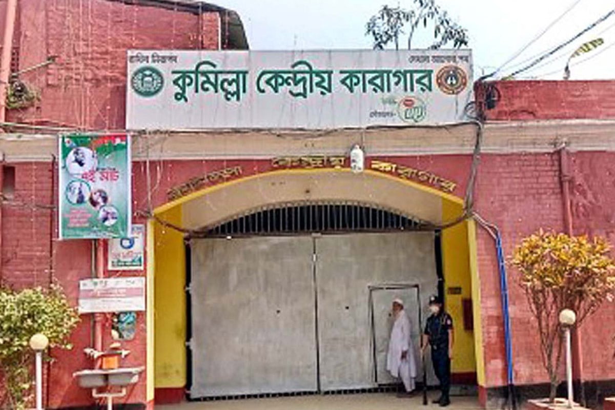 কুমিল্লা কারাগারের সামনে থেকে সুব্রত বাইনের মেয়ে আটক