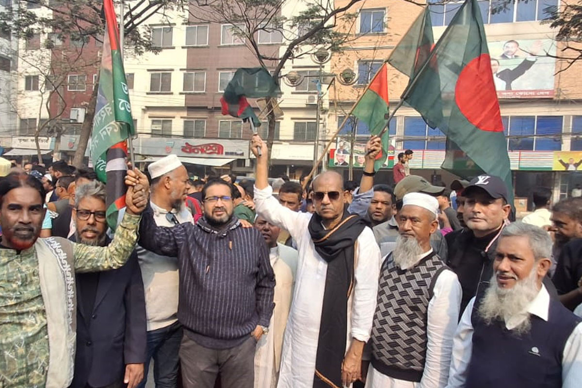 নারায়ণগঞ্জে বিএনপি নেতা বাবুলের নেতৃত্বে পুষ্পস্তবক অর্পণ