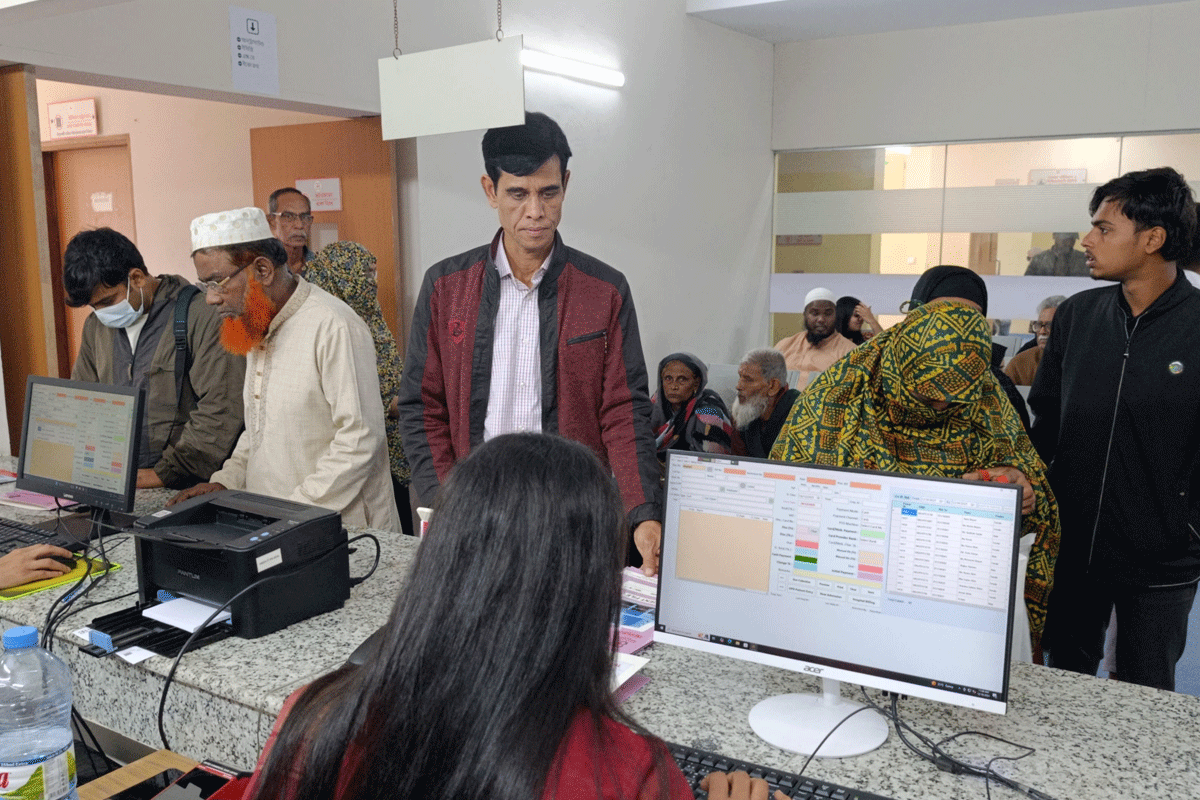 মানিকগঞ্জে ফ্রি মেডিকেল ক্যাম্প অনুষ্ঠিত