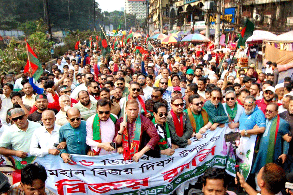 ‘স্বাধীনতার সুফল পেতে গণতন্ত্রকে শক্তিশালি করতে হবে’