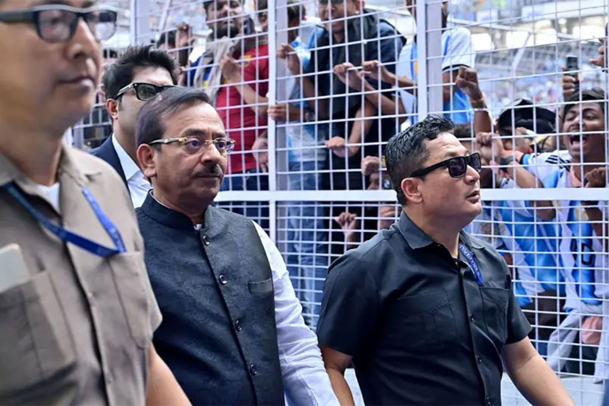 মেসির সফরে বিশৃঙ্খলার জেরে পশ্চিমবঙ্গের ক্রীড়ামন্ত্রীর পদত্যাগ