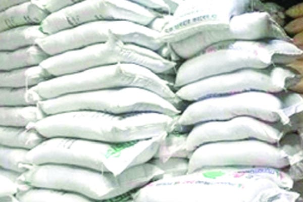 মৌসুমের শুরুতেই সারসংকট