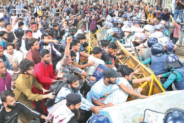 স্বরাষ্ট্র উপদেষ্টার কার্যালয় ঘেরাও কর্মসূচিতে পুলিশের বাধা