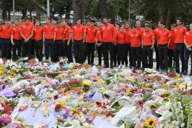 বন্ডাই সৈকতে গুলির ঘটনায় শোকের ছায়া অ্যাশেজে