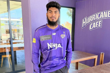 বিগ ব্যাশে রিশাদের অভিষেক, বোলিংয়ে হোবার্ট