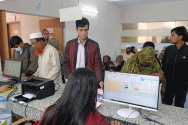 মানিকগঞ্জে ফ্রি মেডিকেল ক্যাম্প অনুষ্ঠিত