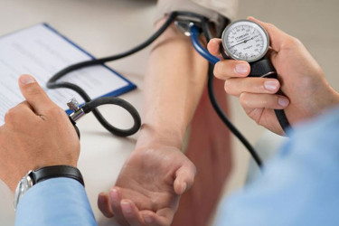 শীতে কেন বাড়ে রক্তচাপ, কীভাবে সতর্ক থাকবেন