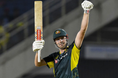 আইপিএল নিলামে ইতিহাস, ২৫ কোটিতে কলকাতায় গ্রিন