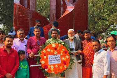 স্মৃতিসৌধে ব্রাহ্মণবাড়িয়া রেস্তোরাঁ মালিক সমিতির শ্রদ্ধা