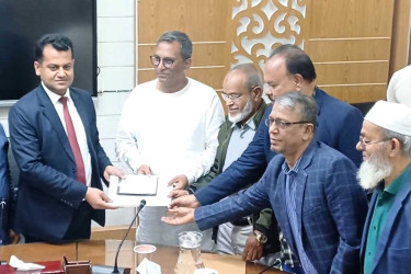 চাঁদপুর-৩ আসনে মনোনয়ন সংগ্রহ করলেন বিএনপি প্রার্থী মানিক