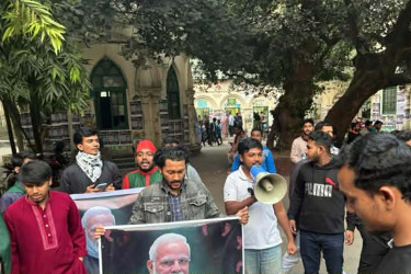 মুক্তিযুদ্ধ নিয়ে বিতর্কিত পোস্ট, ঢাবিতে মোদির কুশপুত্তলিকা দাহ