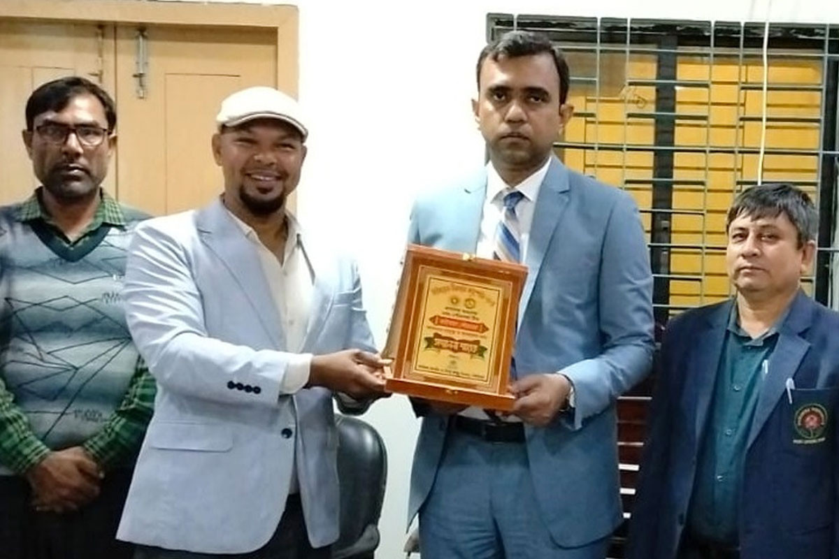 টাইফয়েড টিকাদানে অসামান্য অবদান: গাইবান্ধা পৌরসভাকে সম্মাননা