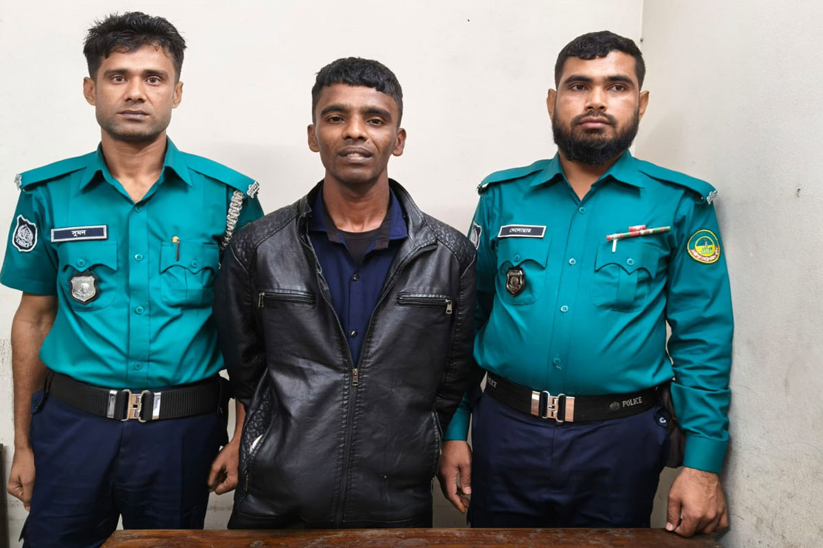 গাজীপুরে ৭০০ পিস ইয়াবাসহ মাদক কারবারি গ্রেফতার