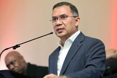 বিদায় দিতে লন্ডন এয়ারপোর্টে না যেতে প্রবাসীদের অনুরোধ তারেক রহমানের