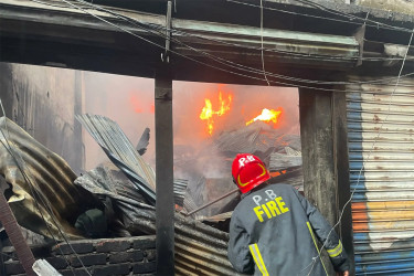 দুই ঘণ্টার চেষ্টায় লালবাগের আগুন নিয়ন্ত্রণে