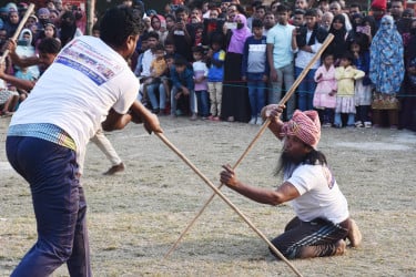 রাজবাড়ীতে অনুষ্ঠিত হলো ঐতিহ্যবাহী লাঠি খেলা