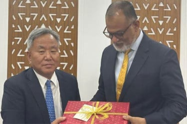 বাণিজ্য উপদেষ্টার সঙ্গে দক্ষিণ কোরিয়ার রাষ্ট্রদূতের বৈঠক