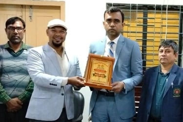 টাইফয়েড টিকাদানে অসামান্য অবদান: গাইবান্ধা পৌরসভাকে সম্মাননা