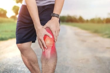 শীতে গাঁটে অসহ্য যন্ত্রণা, কীভাবে মিলবে স্বস্তি?