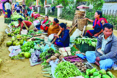 রাঙামাটির পাহাড়ি সড়কে মৌসুমি সবজির হাট