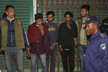 কুষ্টিয়ায় যৌথ বাহিনীর অভিযানে আটক ৫