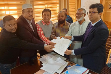 ব্রাহ্মণবাড়িয়া-৪ আসনে মুশফিকুর রহমানের পক্ষে মনোনয়ন ফরম সংগ্রহ