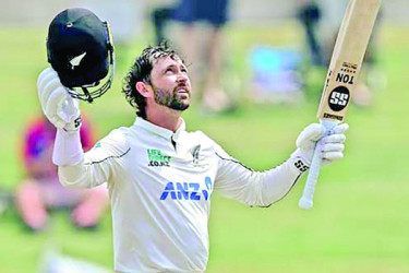 ডাবল সেঞ্চুরির অপেক্ষায়