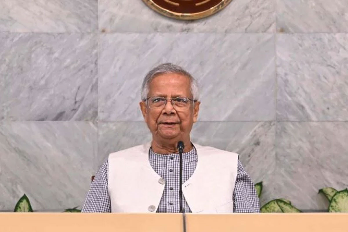 সীমান্তে অতন্দ্র প্রহরীর দায়িত্ব পালন করছে বিজিবি: প্রধান উপদেষ্টা
