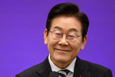 টাকমাথার লোকদের বাঁচানোর লড়াইয়ে দক্ষিণ কোরিয়ার প্রেসিডেন্ট