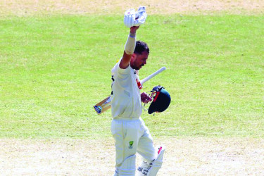 হেডের সেঞ্চুরিতে অ্যাডিলেডের নিয়ন্ত্রণে অস্ট্রেলিয়া