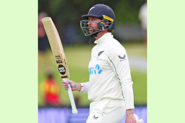 কনওয়ের দ্বিতীয় ডাবল সেঞ্চুরি