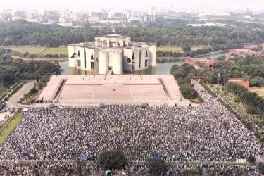 স্লোগানে স্লোগানে প্রকম্পিত সংসদ ভবনের দক্ষিণ প্লাজা
