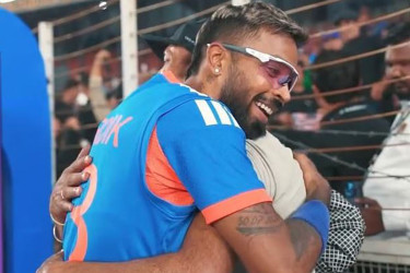 ছক্কা মেরে আহত, পরে নিজেই সেবা করলেন হার্দিক