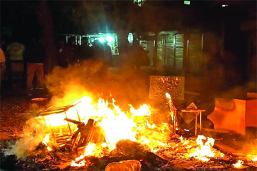 দেশের বিভিন্ন স্থানে ভাঙচুর আগুন