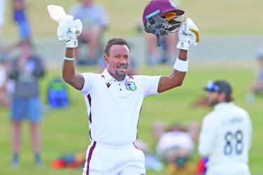 হজের সেঞ্চুরিতে ক্যারিবীয়দের পাল্টা জবাব