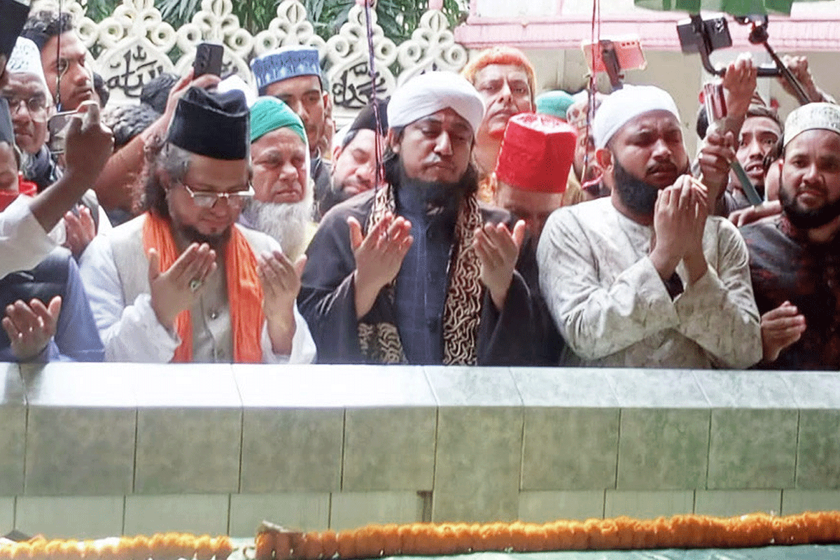 আমি আপনাদের এলাকার জামাই, ভালোবাসা দেবেন: গিয়াস উদ্দিন তাহেরি