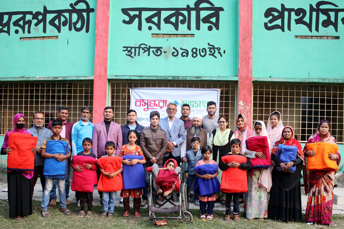 স্বরূপকাঠিতে শীতার্ত এতিম ও অসহায়দের পাশে বসুন্ধরা শুভসংঘ