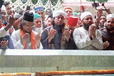 আমি আপনাদের এলাকার জামাই, ভালোবাসা দেবেন: গিয়াস উদ্দিন তাহেরি