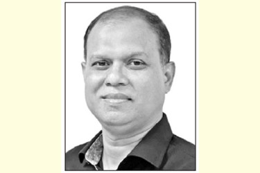 দেড় যুগ অপেক্ষার অবসান, ফিরছেন তারেক রহমান