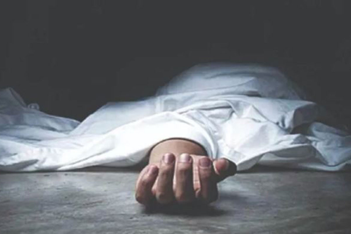 প্রেমে বাধা, বাবাকে ঘুমের ওষুধ খাইয়ে প্রেমিককে দিয়ে খুন!