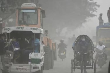 বায়ুদূষণের শীর্ষে দিল্লি, ঢাকার অবস্থান কত?